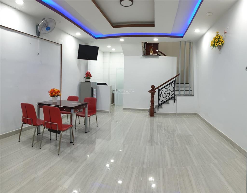 9,5 tỷ giảm còn 9 tỷ. bán gấp nhà 2 tầng hẻm thông ngay tt q1.