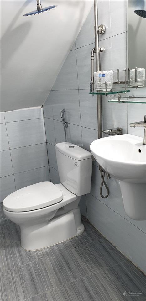 9,5 tỷ giảm còn 9 tỷ. bán gấp nhà 2 tầng hẻm thông ngay tt q1.