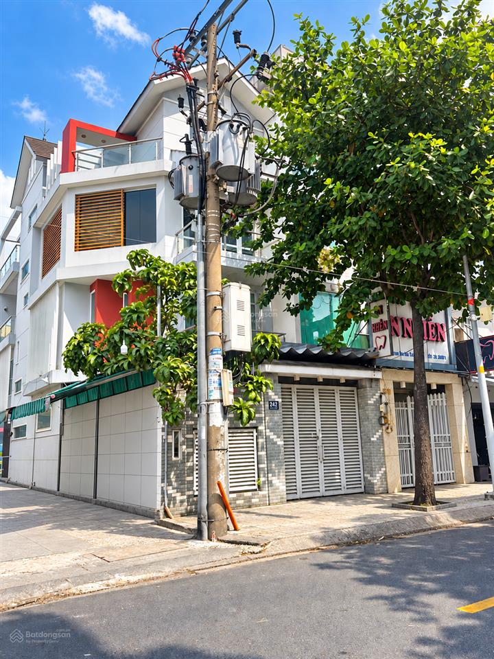 28 tỷ còn 25 tỷ. nhà 4 tầng 6m x 20m nở hậu 7,1m góc 2 mt phạm văn chí q6.