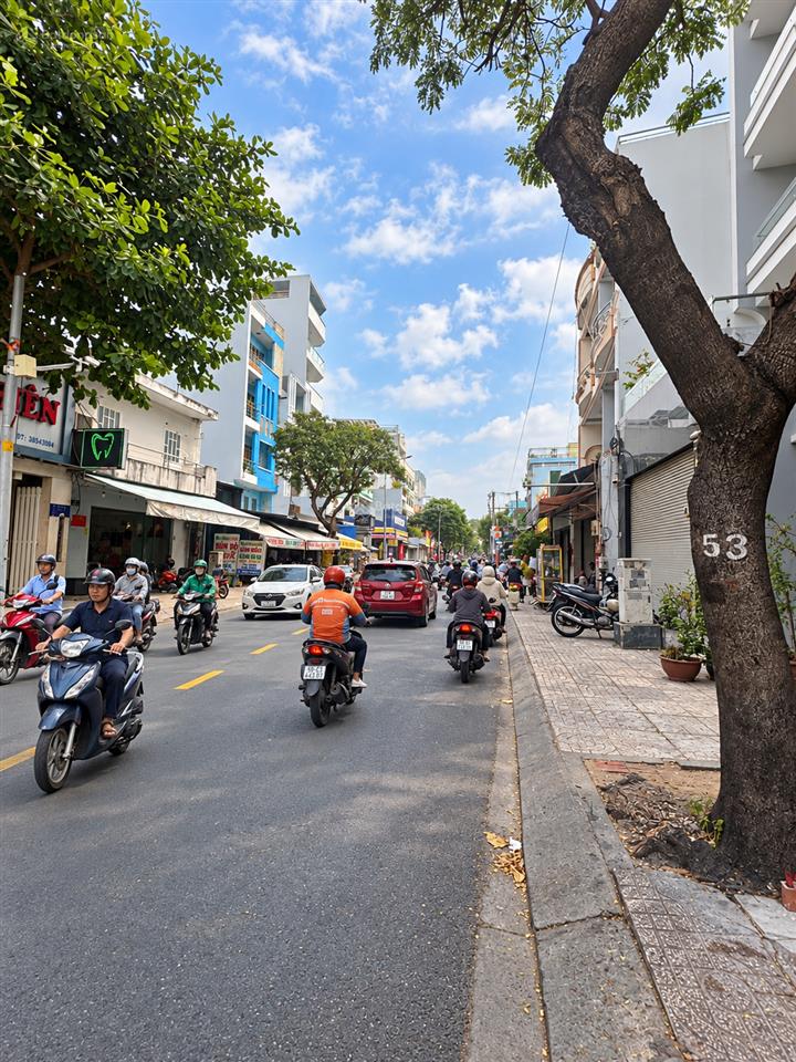 28 tỷ còn 25 tỷ. nhà 4 tầng 6m x 20m nở hậu 7,1m góc 2 mt phạm văn chí q6.