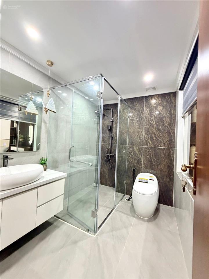 Bán nhà nguyễn văn huyên 48m2*6t thang máy, ô tô đỗ cửa, nhà mới ở ngay, ngõ thông tứ tung 15.8 tỷ