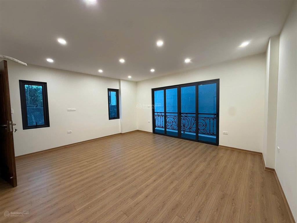 Nhà dương quảng hàm 44m2*6t thang máy, ô tô đỗ cửa, ngõ thông kinh doanh, nhà mới ở ngay, 15.7 tỷ
