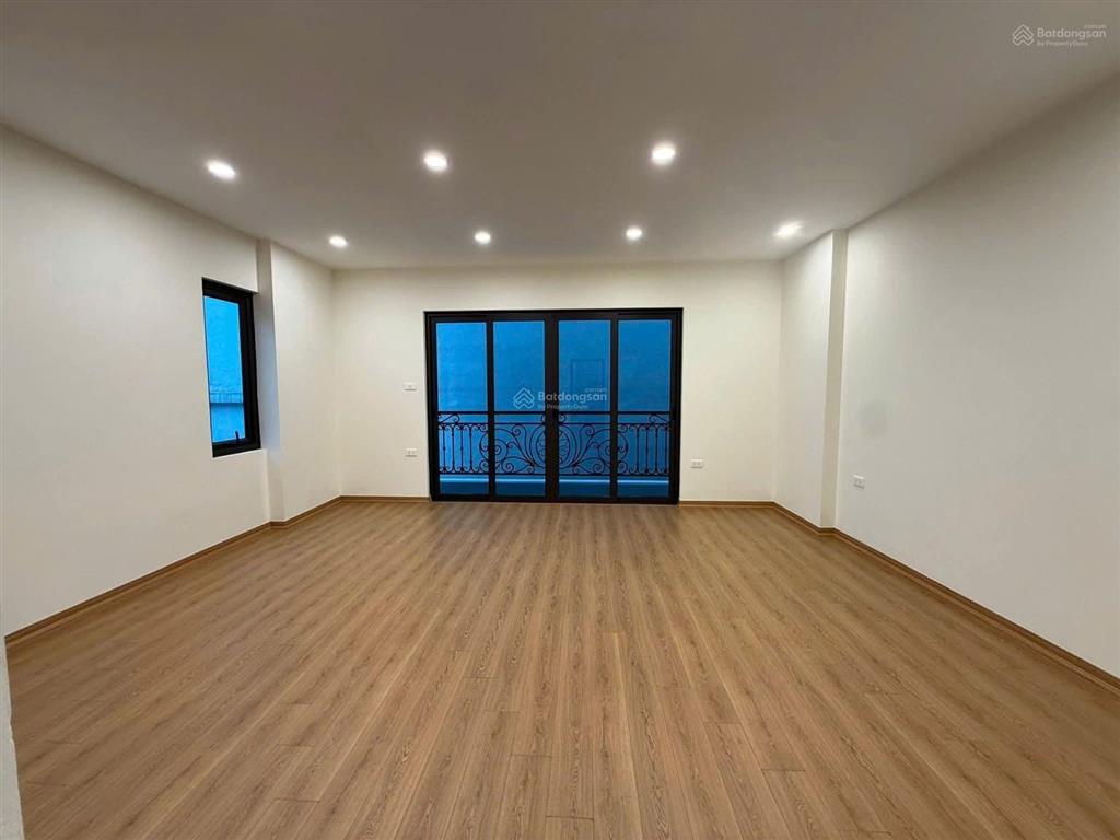 Nhà dương quảng hàm 44m2*6t thang máy, ô tô đỗ cửa, ngõ thông kinh doanh, nhà mới ở ngay, 15.7 tỷ