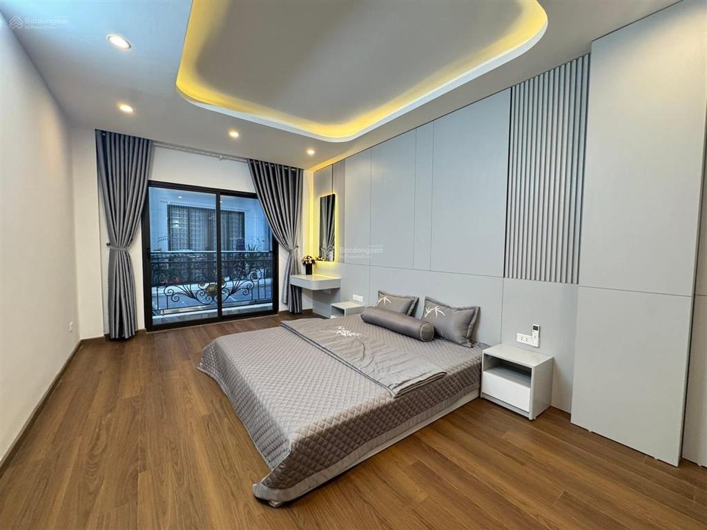 Nhà trần thái tông 36m2*5t cách ô tô 30m, nhà đẹp ở ngay, ngõ to rộng sạch đẹp, dân trí cao, 9.8 tỷ