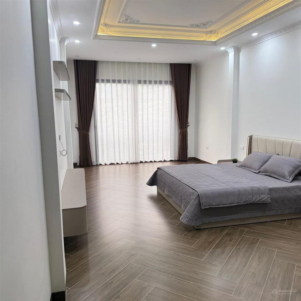 Nhà trần quốc hoàn, 40m2*6t thang máy, gara ô tô, nhà mới đẹp ở ngay, ngõ thông trải nhựa, 17 tỷ