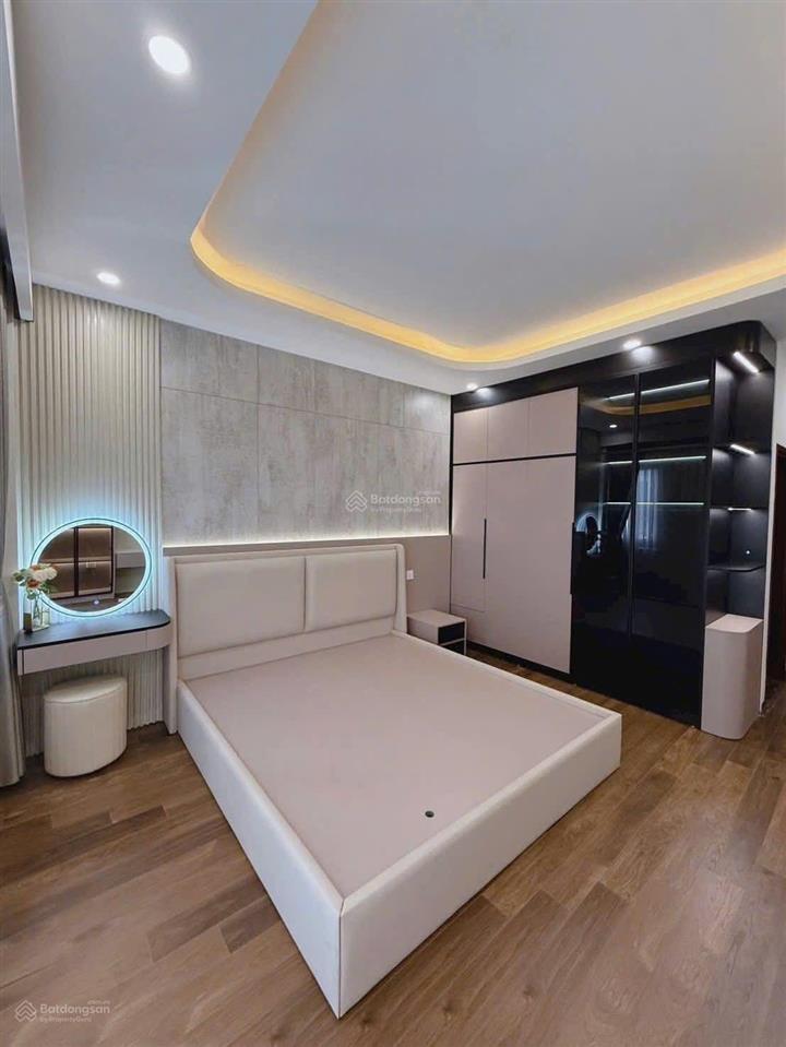 Nhà xuân thủy 37m2*6t thang máy, mặt ngõ thông thẳng tắp, cách phố 2 nhà, ngõ to rộng, ở ngay 12 tỷ
