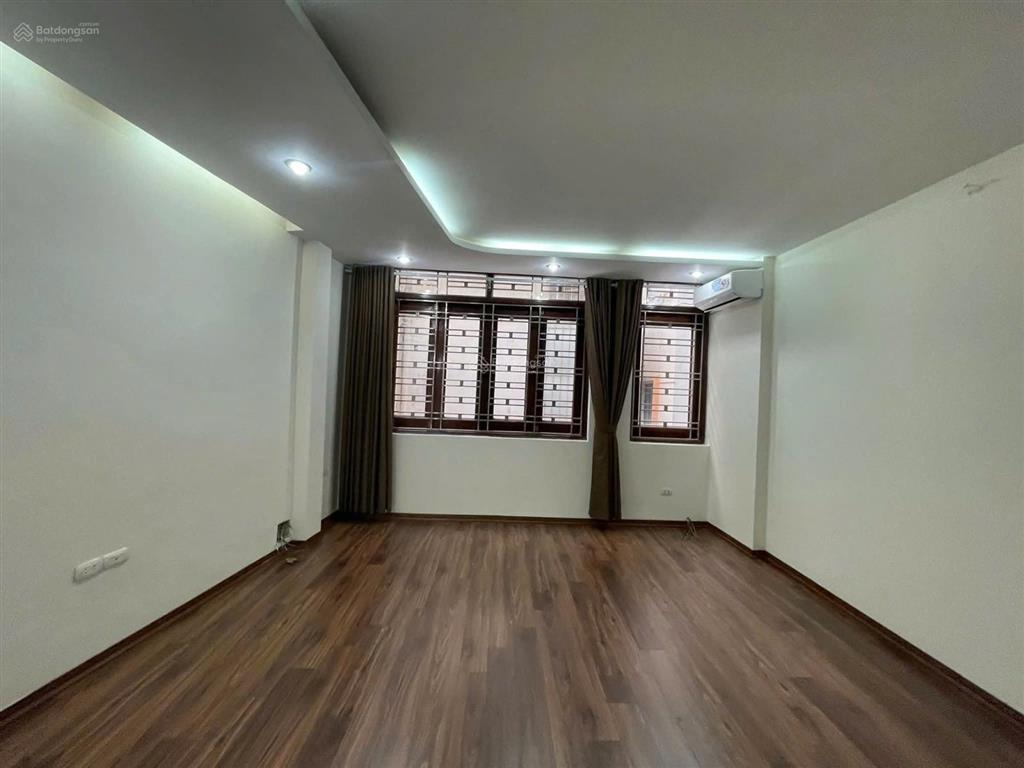 Nhà trần thái tông, 40m2*5t, 2 mặt thoáng, ngõ thông, gara ô tô, cách phố 30m, nhà đẹp ở ngay 16 tỷ
