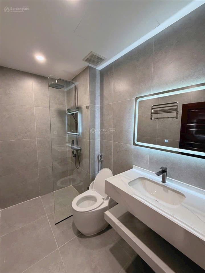Nguyễn văn huyên 35m2*5t, cách ô tô 15m, 1 ngoặt đến nhà, ngõ to rộng, nhà mới đẹp ở ngay, 10.6 tỷ