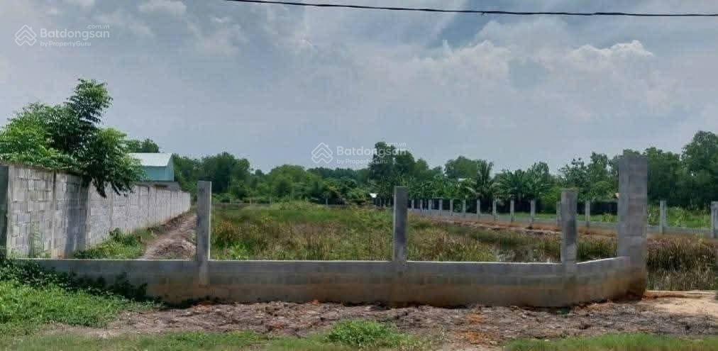 Cần bán đất mt ~2500m2 đường d1, q9 đối diện kdl song long 10tr3/m2