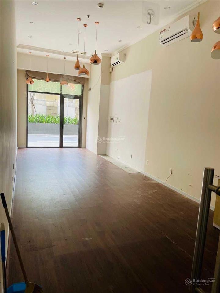 Mình cần cho thuê shophouse, mặt bằng kinh doanh trong cc garden gate. giá chỉ 12tr