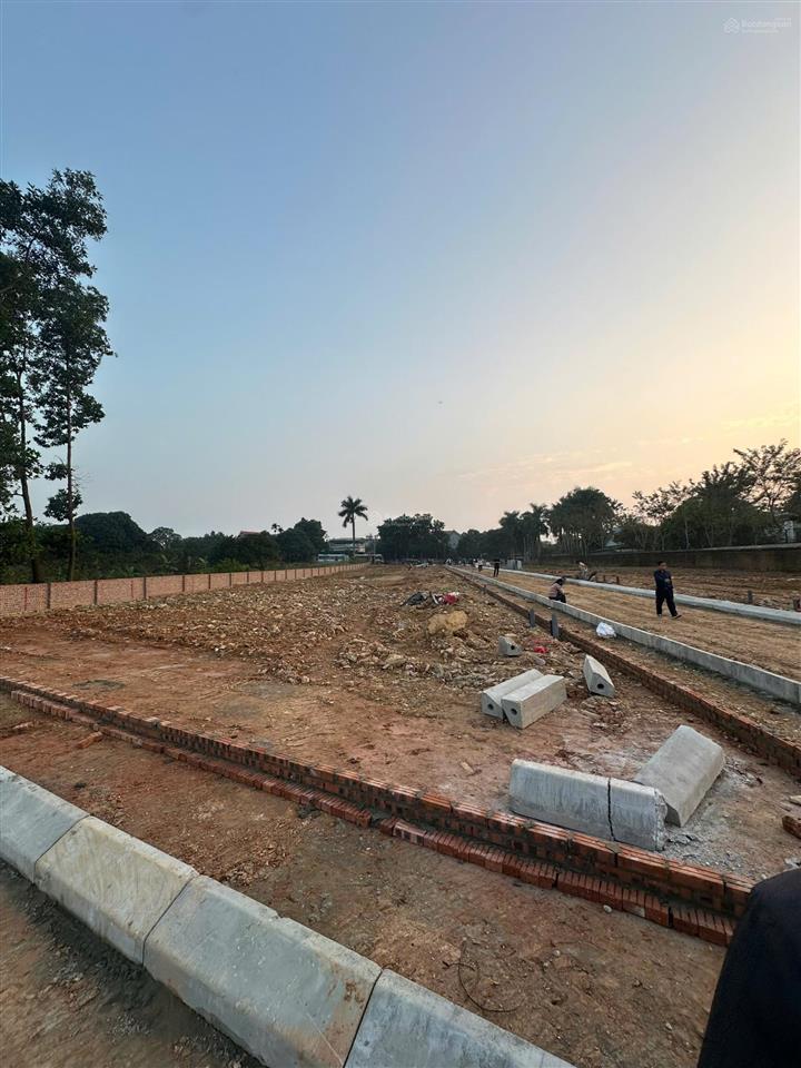 Hàng hiếm chỉ 1 lô view hồ, 2 mặt tiền  gần cnc hòa lạc, ql21