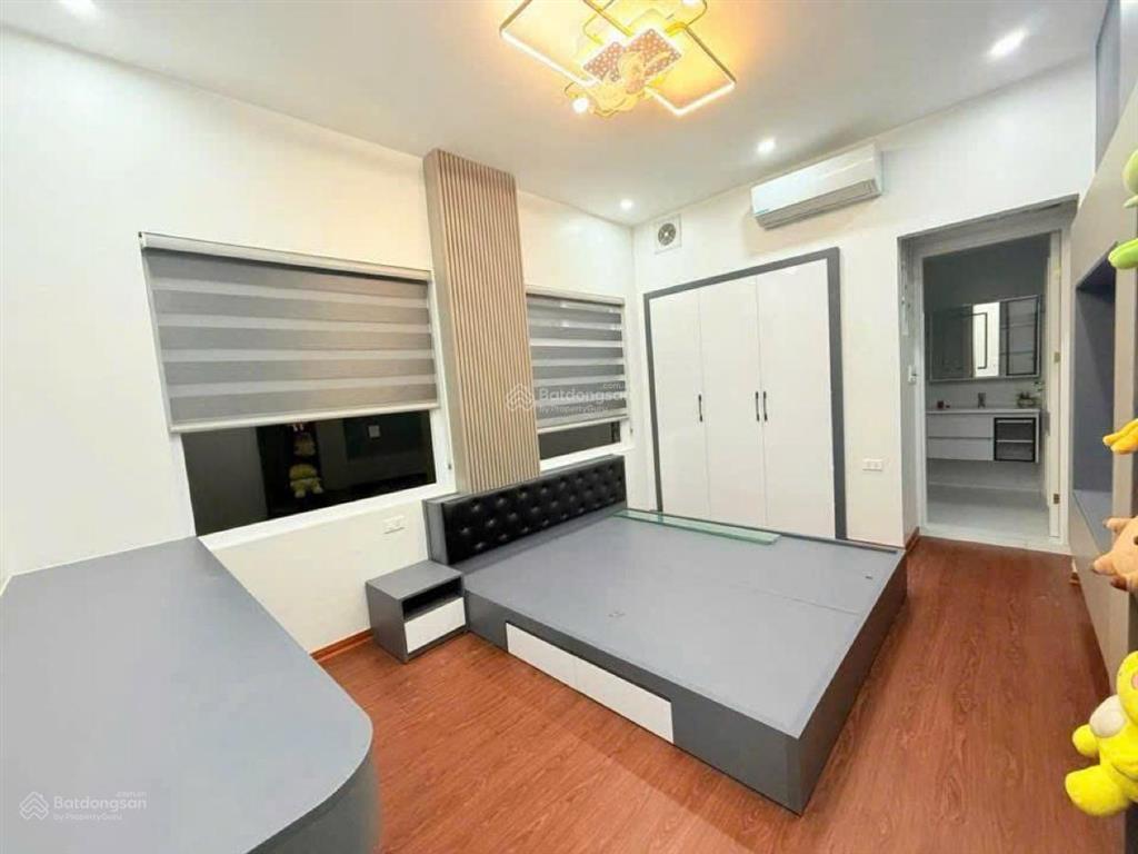 Bán nhà đẹp ở đội cấn, phân lô, kinh doanh , 50m2 ,6m mặt tiền , kinh doanh nhỏ , sát 2 phố lớn