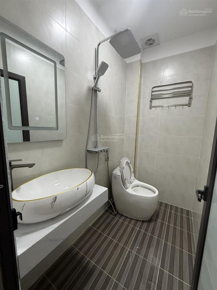 Bán nhà riêng tại cự lộc, 5,7 tỷ, 26m2, 3pn, view đẹp, lô góc 3 thoáng cách 15m ra ô tô, sát phố!!