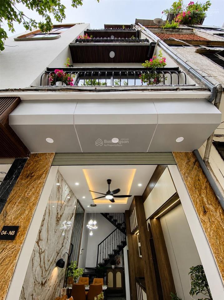Bán gấp nhà tại nguyễn tuân, thanh xuân, 8,8 tỷ, 25m2, 4pn ,cách ô tô tránh 1 nhà,trước nhà 3m