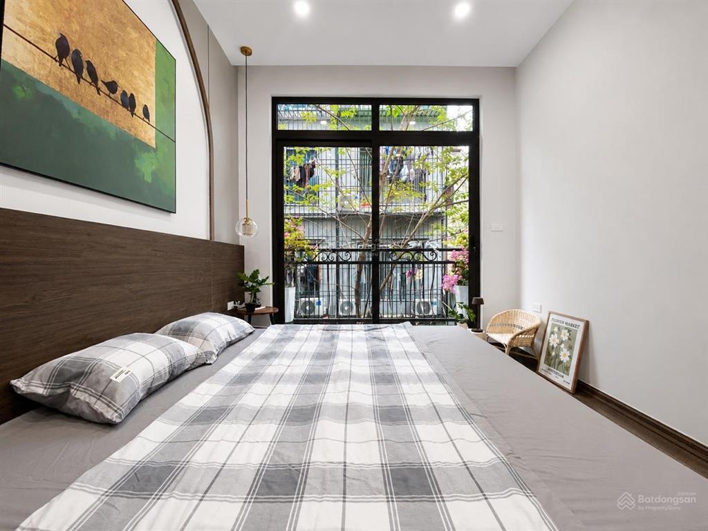 Bán gấp nhà tại nguyễn tuân, thanh xuân, 8,8 tỷ, 25m2, 4pn ,cách ô tô tránh 1 nhà,trước nhà 3m