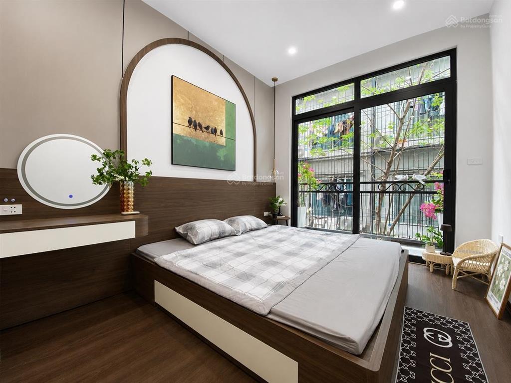 Bán gấp nhà tại nguyễn tuân, thanh xuân, 8,8 tỷ, 25m2, 4pn ,cách ô tô tránh 1 nhà,trước nhà 3m
