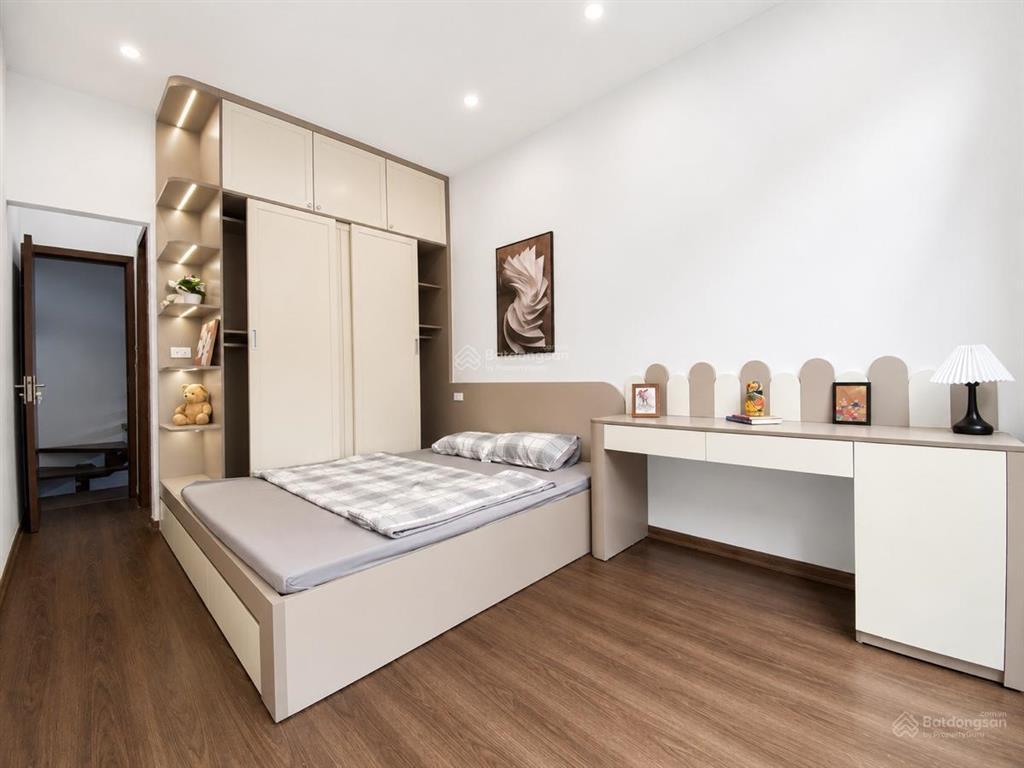 Bán gấp nhà tại nguyễn tuân, thanh xuân, 8,8 tỷ, 25m2, 4pn ,cách ô tô tránh 1 nhà,trước nhà 3m