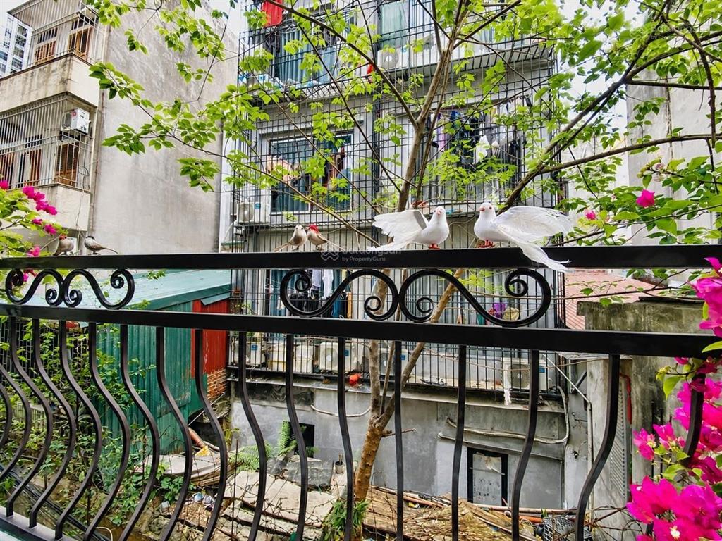 Bán gấp nhà tại nguyễn tuân, thanh xuân, 8,8 tỷ, 25m2, 4pn ,cách ô tô tránh 1 nhà,trước nhà 3m