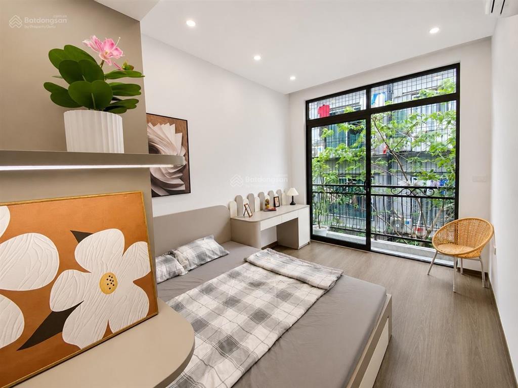 Bán gấp nhà tại nguyễn tuân, thanh xuân, 8,8 tỷ, 25m2, 4pn ,cách ô tô tránh 1 nhà,trước nhà 3m