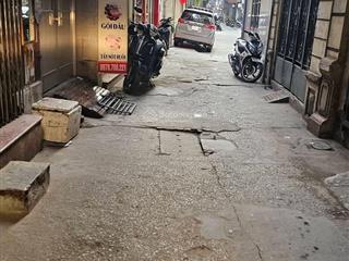 Bán nhà riêng tại phố pháo đài láng, 12 tỷ, 51 m2, 6pn, 6wc, hot!