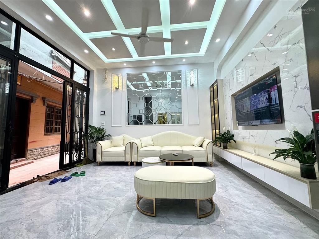 Bán nr tại đê la thành, 10,9 tỷ, 35m2, 4pn, 5wc, mặt tiền rộng 5m