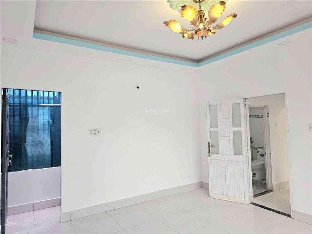 Nhà đẹp chủ cần bán gấp vị trí đẹp không gian rộng rãi ngang tới 9 mét
