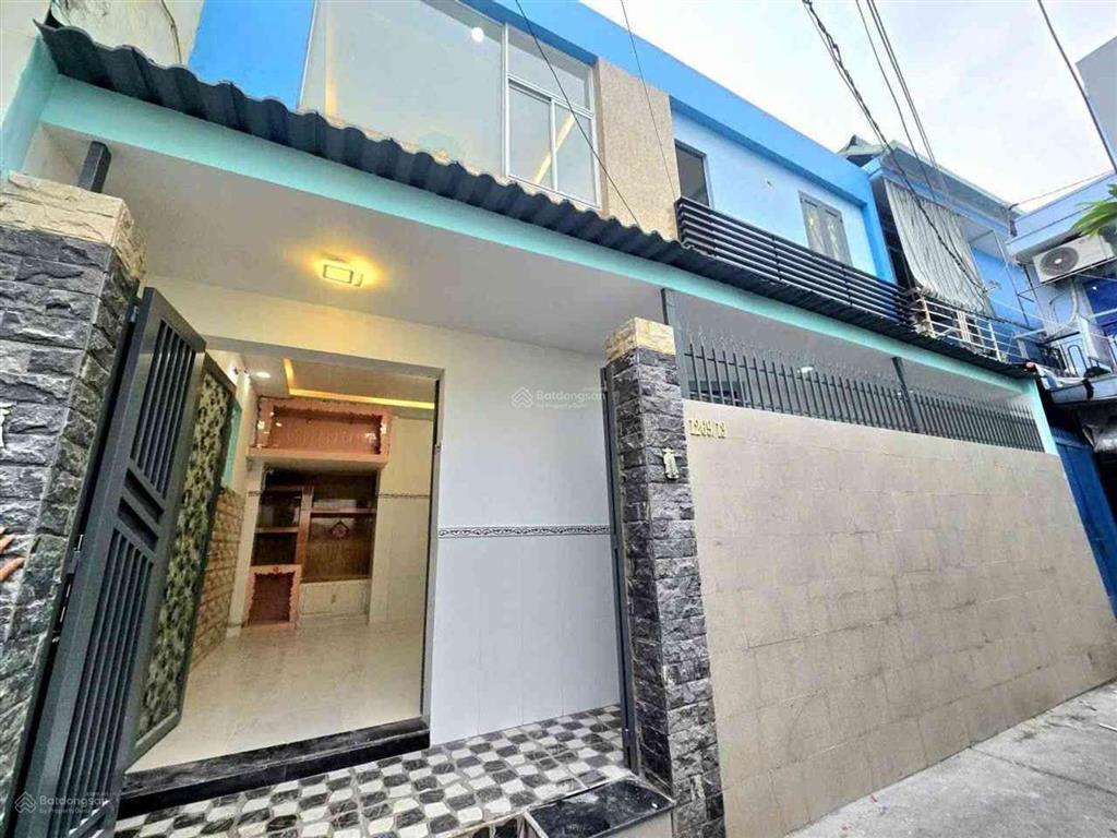 Nhà đẹp chủ cần bán gấp vị trí đẹp không gian rộng rãi ngang tới 9 mét
