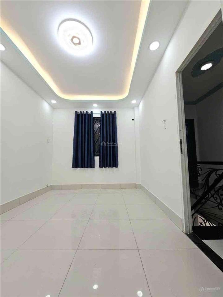 Nhà đẹp chủ cần bán gấp vị trí đẹp không gian rộng rãi ngang tới 9 mét