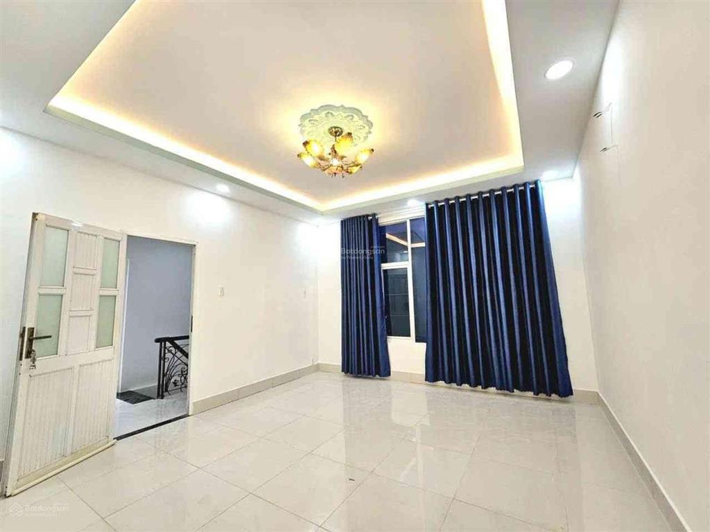 Nhà đẹp chủ cần bán gấp vị trí đẹp không gian rộng rãi ngang tới 9 mét