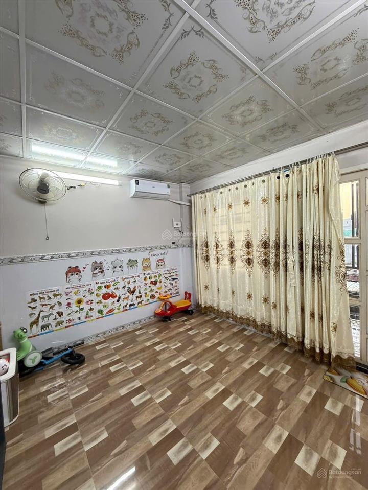 Nhà cần bán gấp khu víp q8 ngay chợ phạm thế hiển