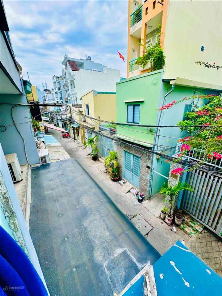 Nhà cần bán gấp đường xe hơi khu hiện hữu