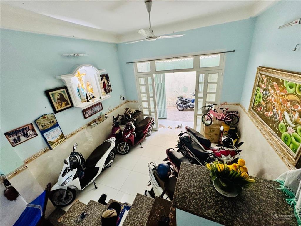 Nhà bán hàng hiếm có khu vực chủ cần bán gấp về quê