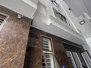 Bán nhà 5 tầng 33 ,6 m2 gồm 3 n 4 w c , mộ lao hà đông hơn 7 tỉ, nhà chính chủ, tiện ga
văn quản