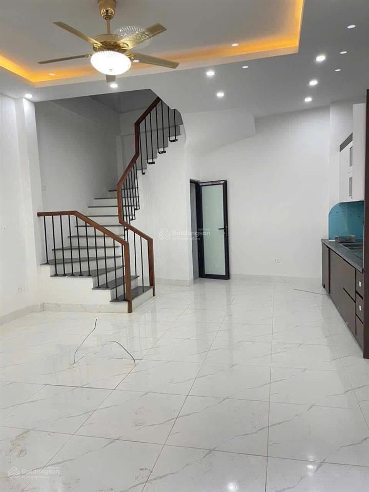 Bán nhà 5 tầng 33 ,6 m2 gồm 3 n 4 w c , mộ lao hà đông hơn 7 tỉ, nhà chính chủ, tiện ga
văn quản