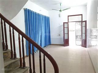 Cho thuê nhà 3 tầng ở tây mỗ (ngõ 252 đại mỗ), oto đỗ cửa quay đầu trước cửa nhà