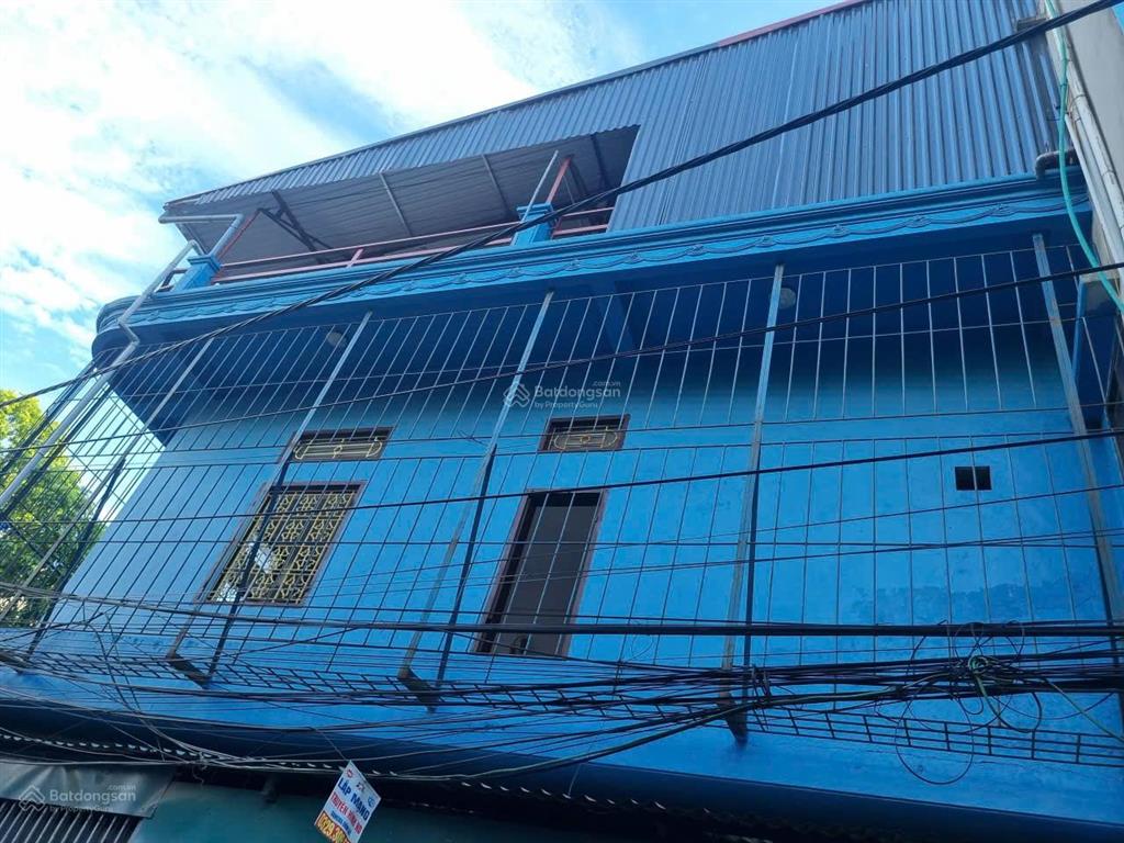 Cho thuê nhà 3 tầng ở tây mỗ (ngõ 252 đại mỗ), oto đỗ cửa quay đầu trước cửa nhà