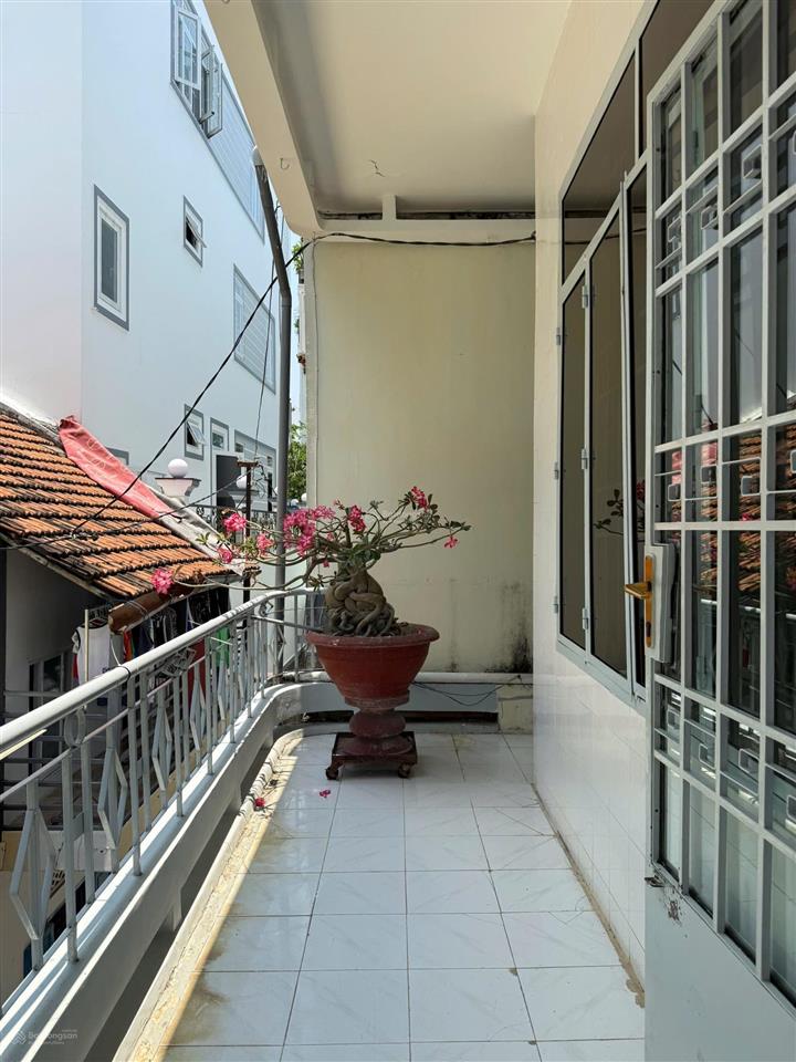 Bán nhà 2 tầng bê tông chắc chắc cách hẻm trần nhật duật 1 căn nhà. dt 77,9m2 chỉ 6ty9