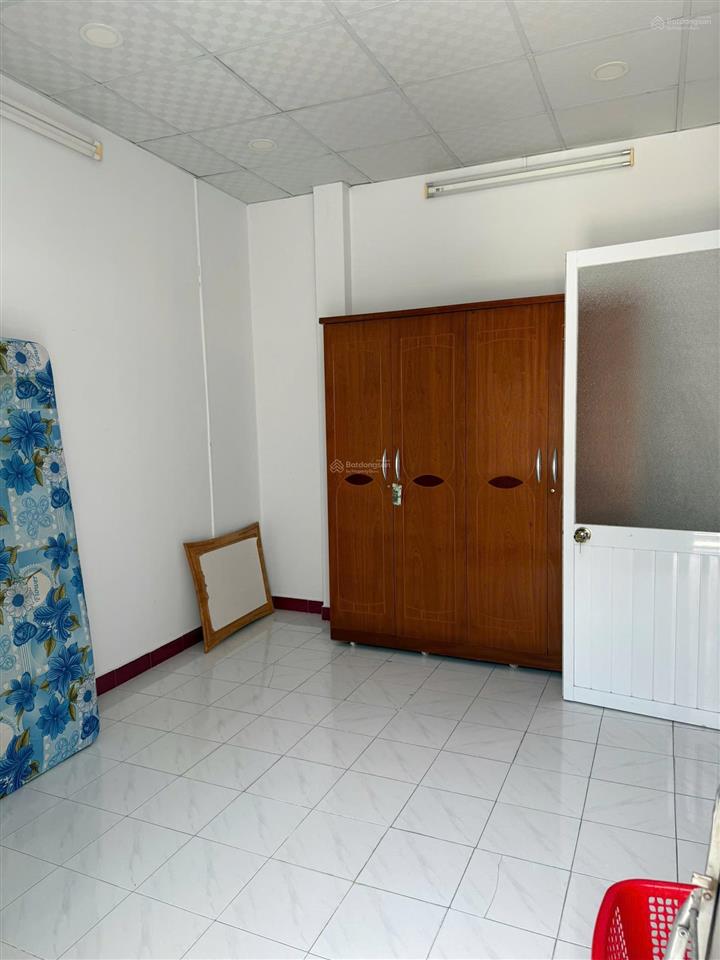 Bán nhà 2 tầng bê tông chắc chắc cách hẻm trần nhật duật 1 căn nhà. dt 77,9m2 chỉ 6ty9