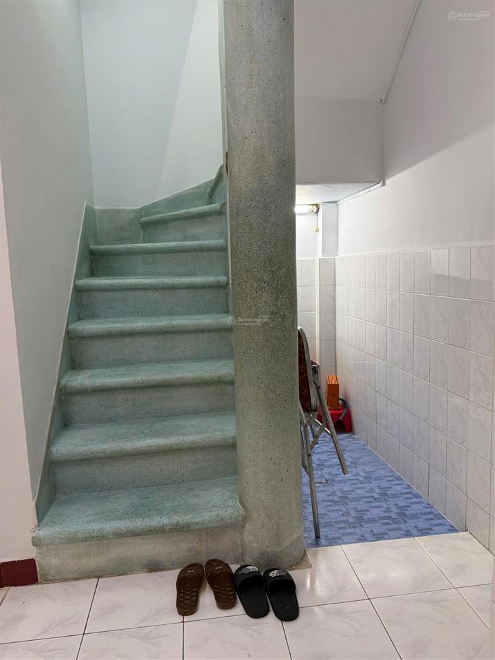 Bán nhà 2 tầng bê tông chắc chắc cách hẻm trần nhật duật 1 căn nhà. dt 77,9m2 chỉ 6ty9