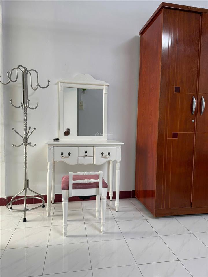 Bán nhà 2 tầng bê tông chắc chắc cách hẻm trần nhật duật 1 căn nhà. dt 77,9m2 chỉ 6ty9