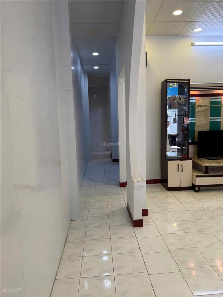 Bán nhà 2 tầng bê tông chắc chắc cách hẻm trần nhật duật 1 căn nhà. dt 77,9m2 chỉ 6ty9