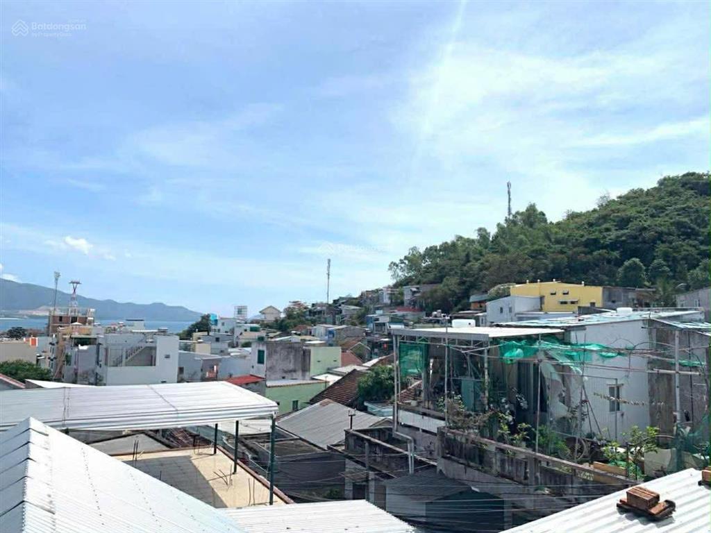 Bán nhà 2 tầng bê tông chắc chắc cách hẻm trần nhật duật 1 căn nhà. dt 77,9m2 chỉ 6ty9