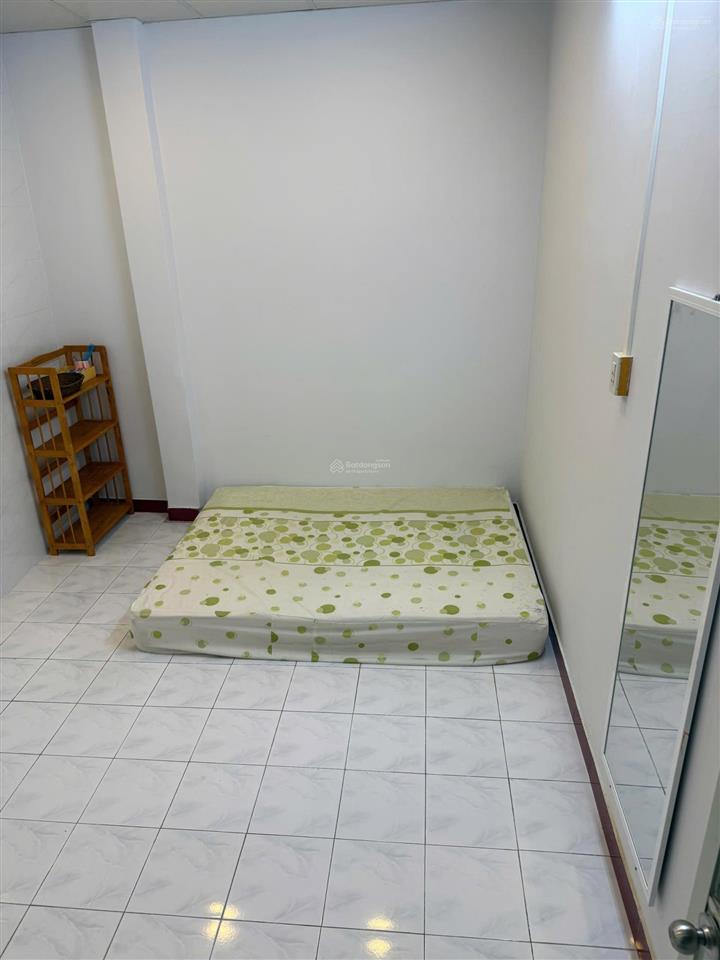 Bán nhà 2 tầng bê tông chắc chắc cách hẻm trần nhật duật 1 căn nhà. dt 77,9m2 chỉ 6ty9