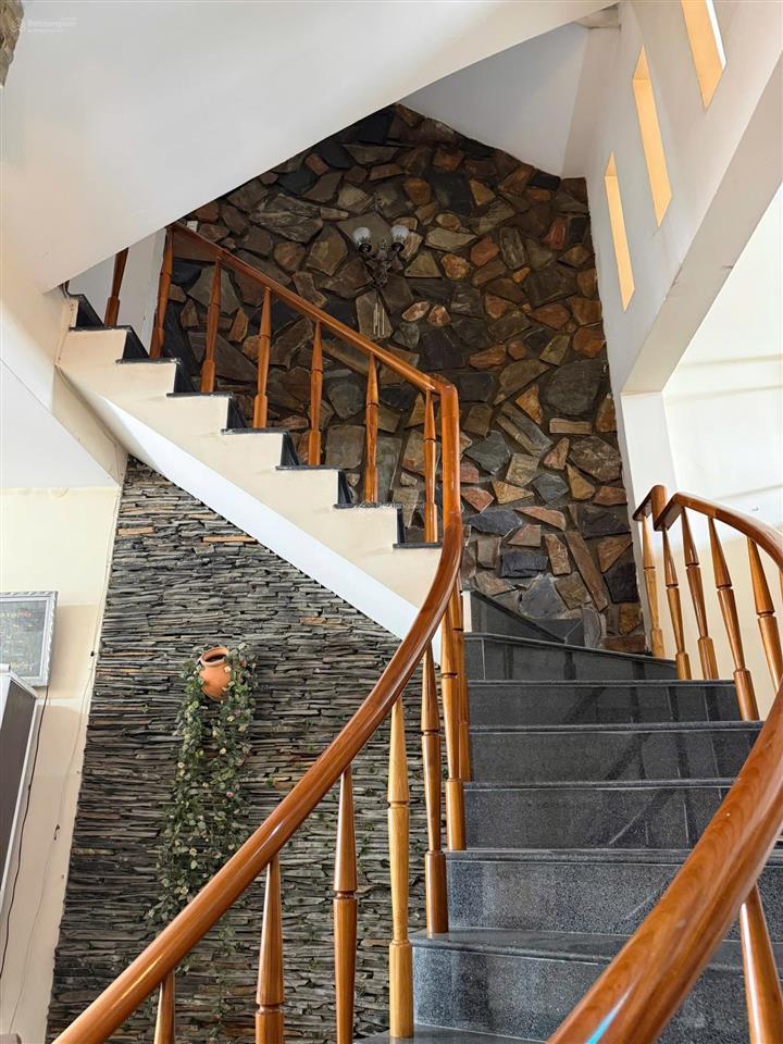 Bán nhà 4 tầng mặt tiền đường lê hồng phong  nha trang thuận tiện kd, dt 85,8m2 chỉ 14,5tỷ