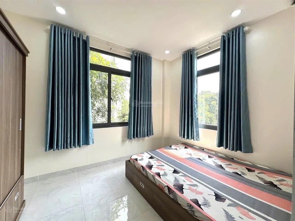 1 phòng ngủ  thang máy  full nội thất (xem ở liền được)
