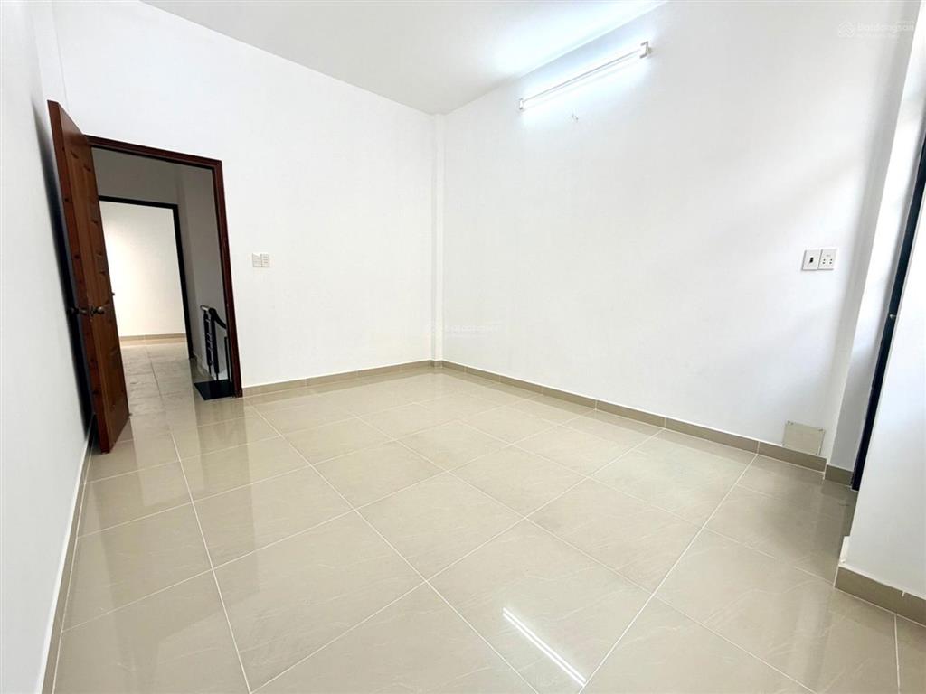 Hẻm ô tô đỗ cửa  nơ trang long (4x12)  giáp quận 1  6,5 tỷ