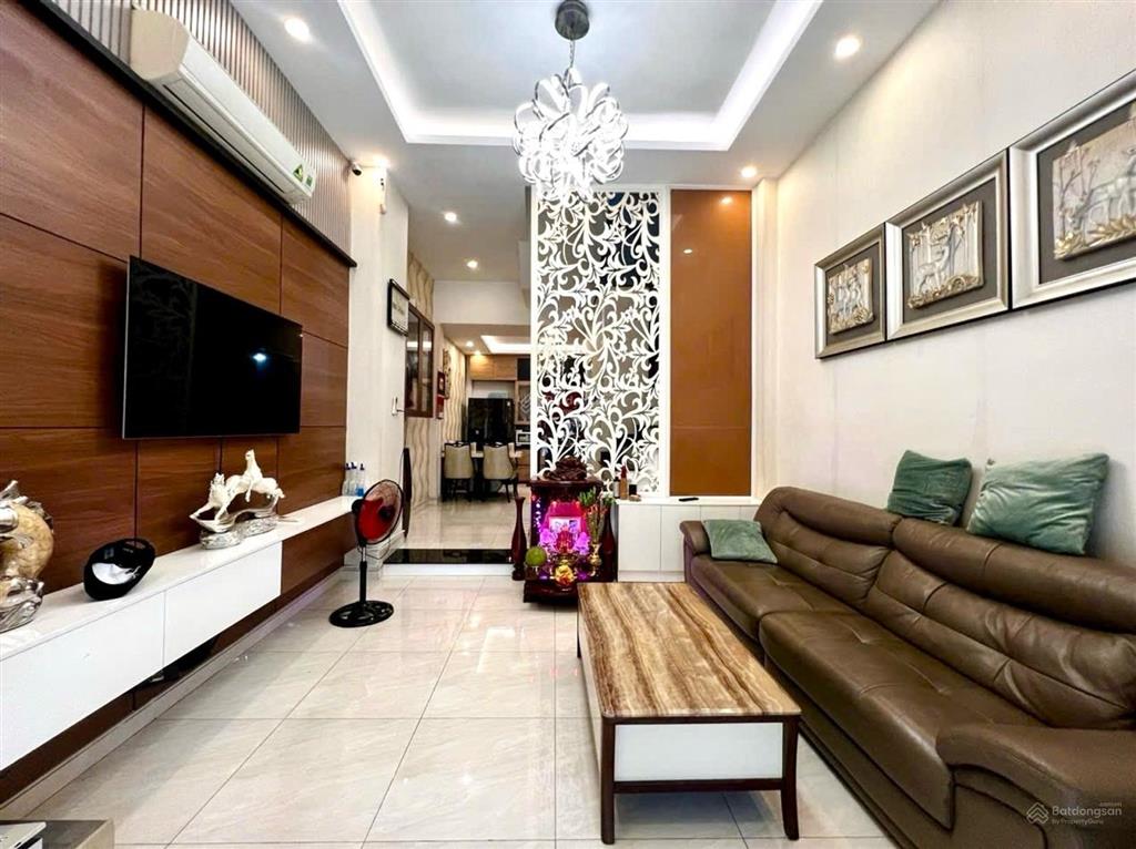 Nhà mới hẻm thông xe hơi  nguyễn xí 44,1m2  3 tầng  tặng full nội thất giá 9 tỷ
