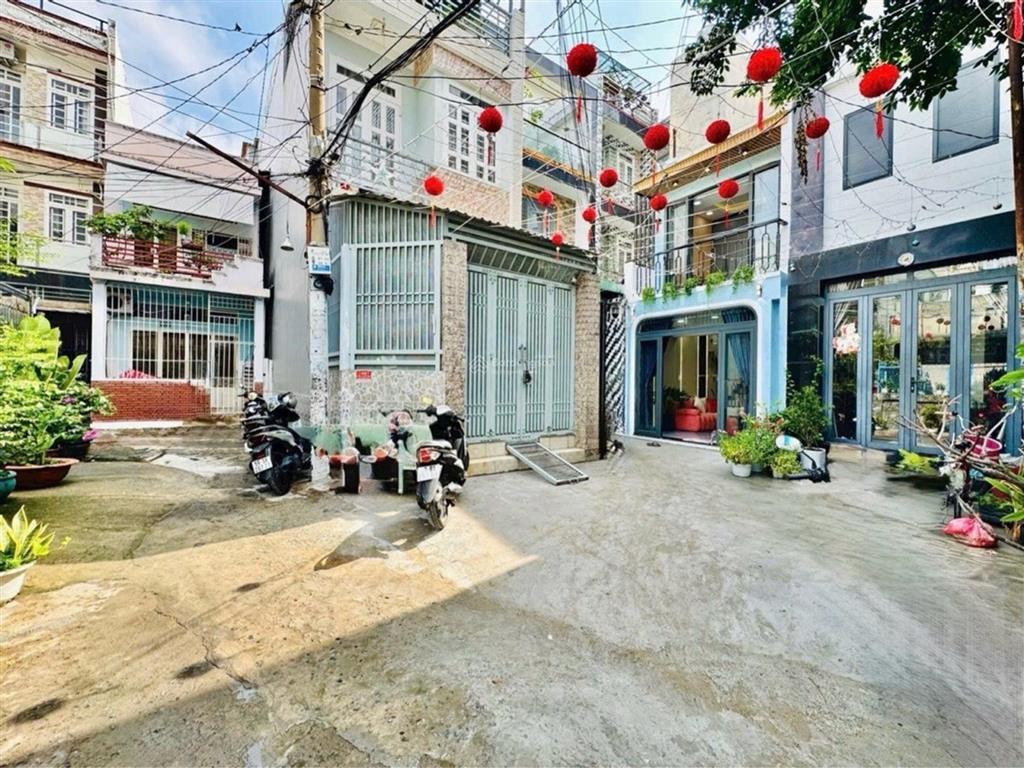 Nhà trống giáp q1  phan văn trị ở ngay  3 tầng  55m2  8 tỷ