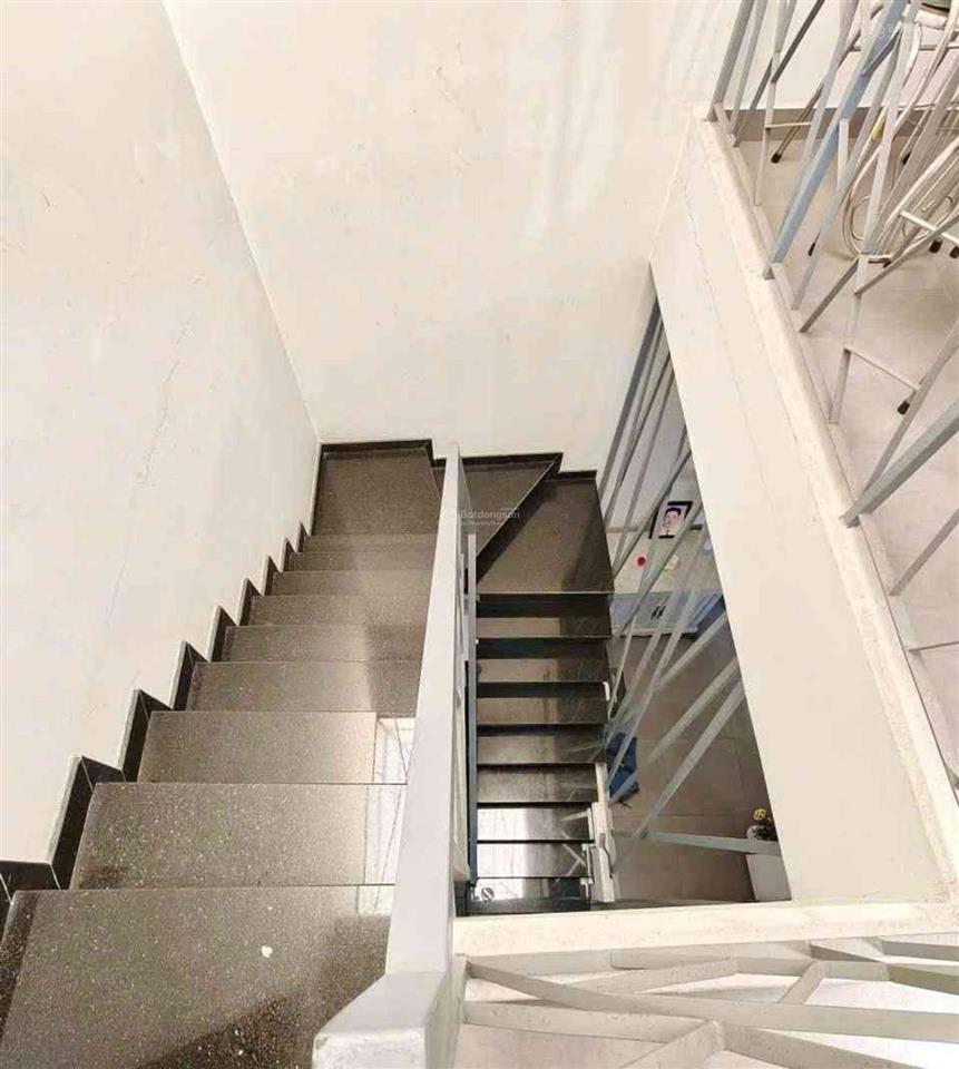 Nhà mới giá tốt ở ngay lê quang định  60m2  3 tầng  5,9 tỷ