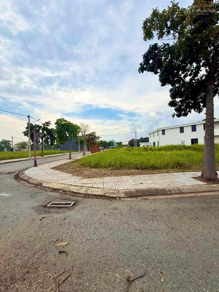 Bán đất giá ngộp lô góc 107m2 chỉ 1 tỷ 050 triệu, sổ hồng riêng, kdc hiển vinh